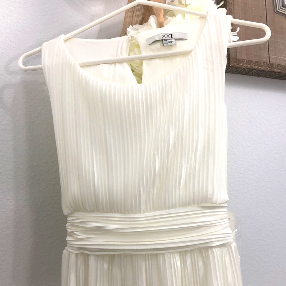 Long gorgeous pleated silk cream dress. Sz S. NWT - Picture 2 of 9